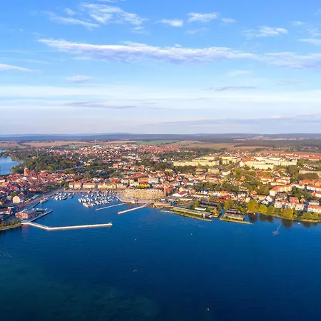 Lilie Mit Balkon In Einer Geschmackvoll Sanierten Backsteinmühle Waren (Müritz)