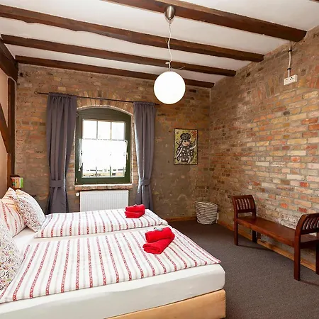 Lilie Mit Balkon In Einer Geschmackvoll Sanierten Backsteinmuehle * Waren (Mueritz)